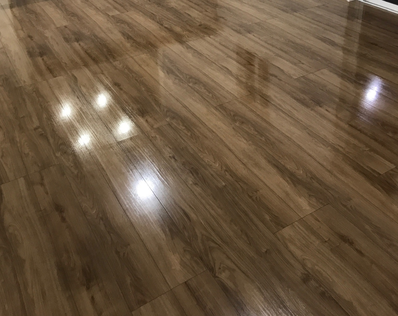 フロアコーティング施工後の床